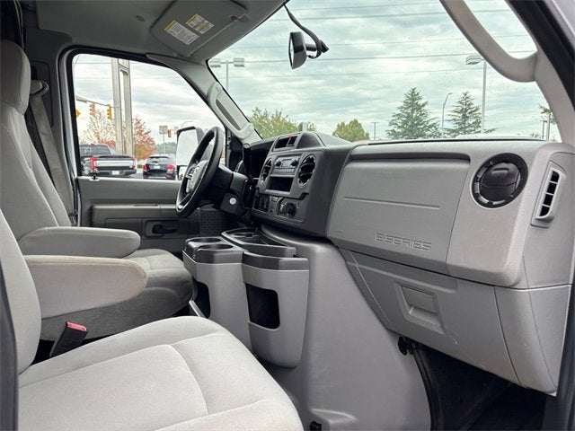 2022 Ford E-Series Cutaway Base