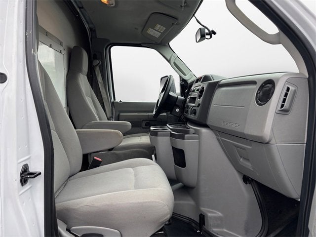 2022 Ford E-Series Cutaway Base