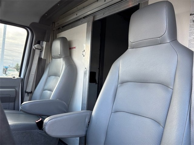 2022 Ford E-Series Cutaway Base