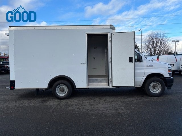 2022 Ford E-Series Cutaway Base