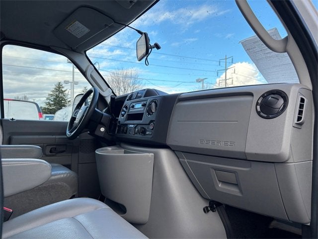 2022 Ford E-Series Cutaway Base