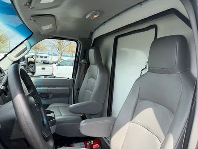 2022 Ford E-Series Cutaway Base
