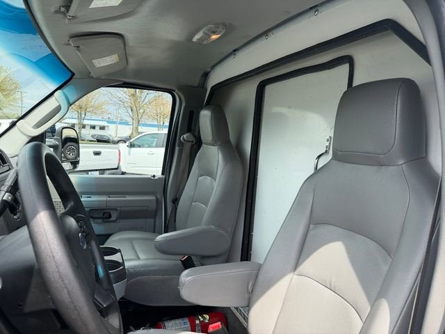 2022 Ford E-Series Cutaway Base