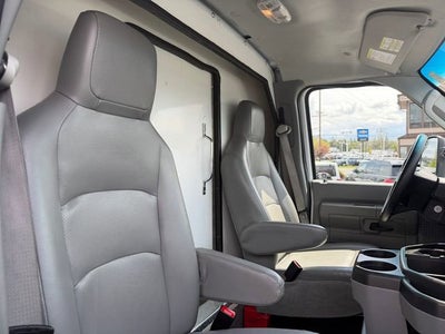 2022 Ford E-Series Cutaway Base