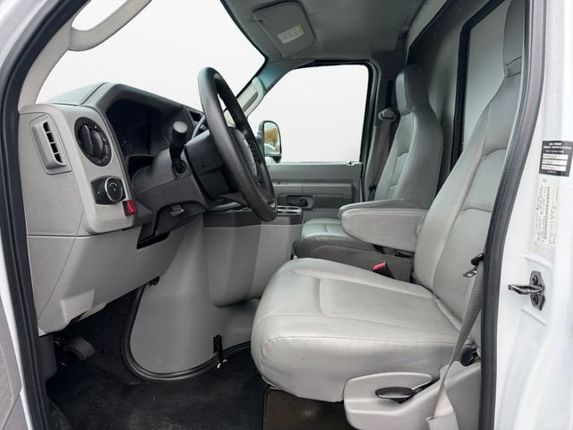 2022 Ford E-Series Cutaway Base