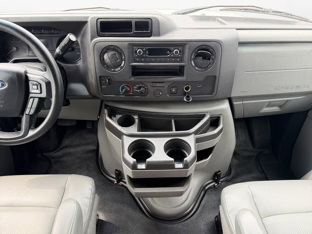 2022 Ford E-Series Cutaway Base