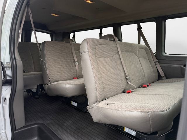 2023 Chevrolet Express Passenger 3500 1LS