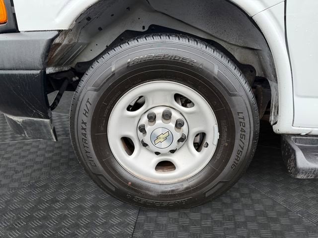 2023 Chevrolet Express Passenger 3500 1LS