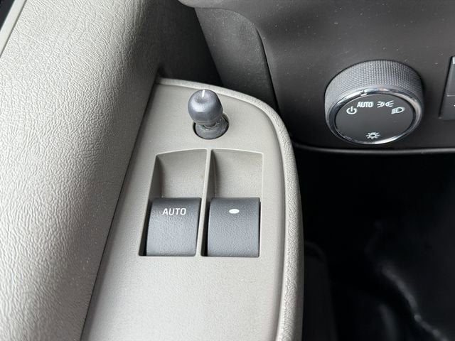 2023 Chevrolet Express Passenger 3500 1LS