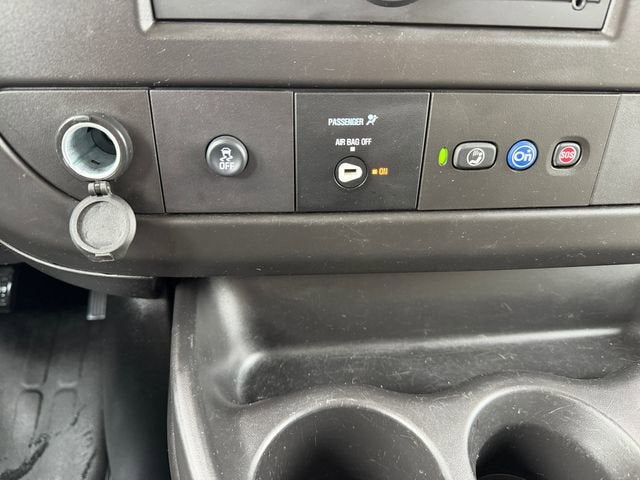 2023 Chevrolet Express Passenger 3500 1LS