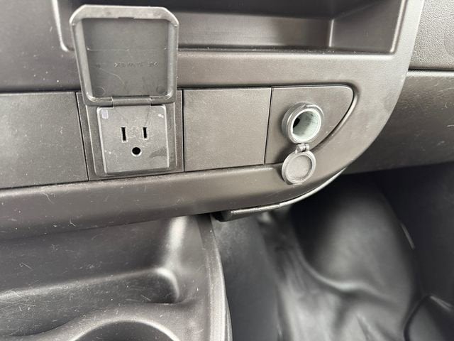 2023 Chevrolet Express Passenger 3500 1LS