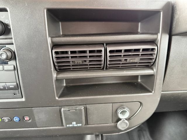 2023 Chevrolet Express Passenger 3500 1LS