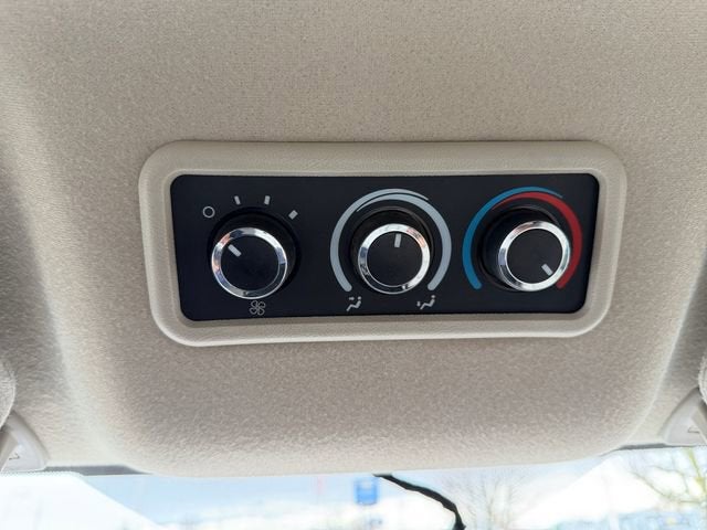 2023 Chevrolet Express Passenger 3500 1LS