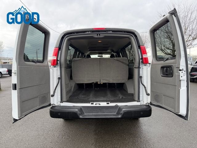 2023 Chevrolet Express Passenger 3500 1LS