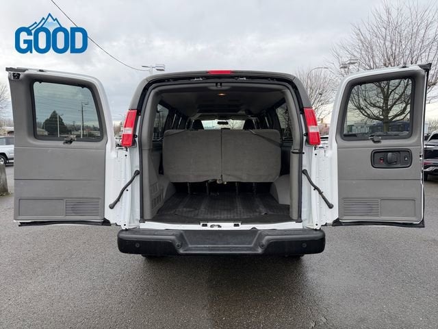 2023 Chevrolet Express Passenger 3500 1LS