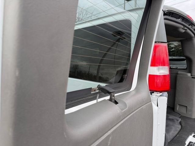 2023 Chevrolet Express Passenger 3500 1LS