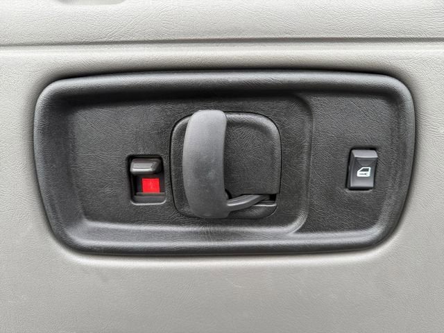 2023 Chevrolet Express Passenger 3500 1LS