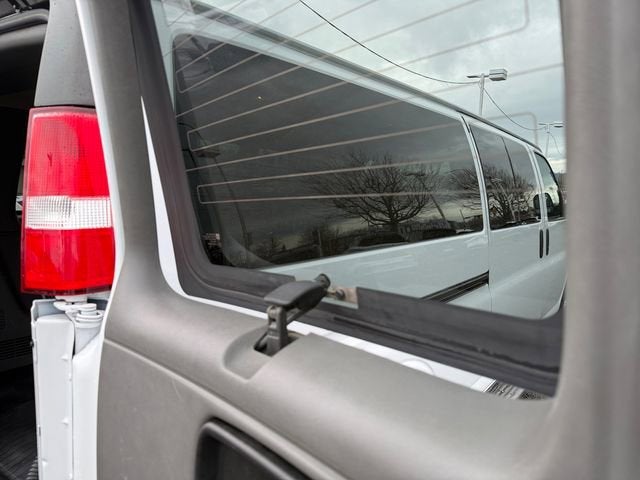 2023 Chevrolet Express Passenger 3500 1LS