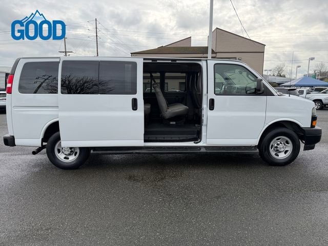 2023 Chevrolet Express Passenger 3500 1LS