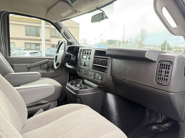 2023 Chevrolet Express Passenger 3500 1LS