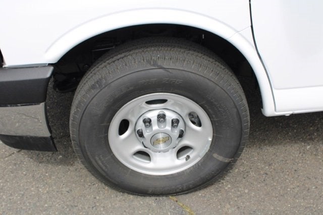 2024 Chevrolet Express Cutaway 3500 1WT