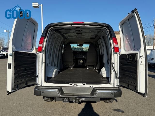 2025 Chevrolet Express Cargo WT