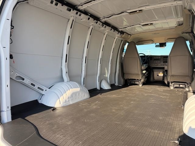 2025 Chevrolet Express Cargo WT