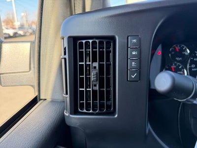 2025 Chevrolet Express Cargo WT