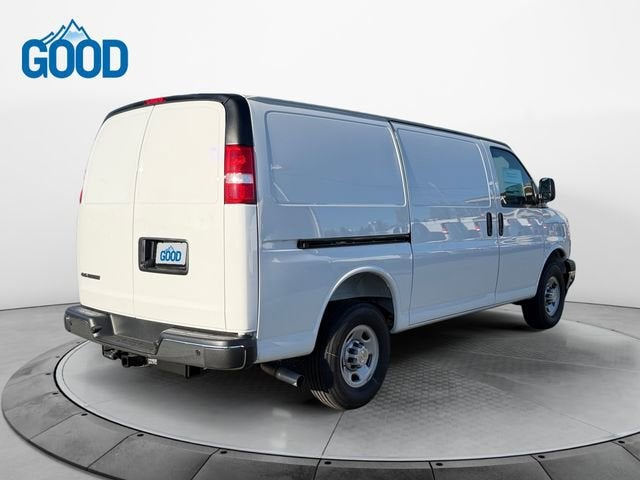 2025 Chevrolet Express Cargo WT
