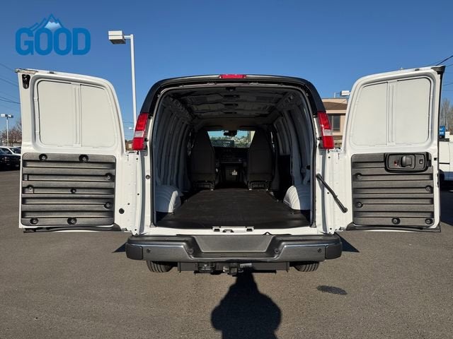 2025 Chevrolet Express Cargo WT