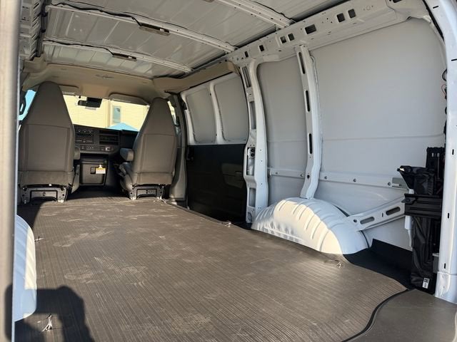 2025 Chevrolet Express Cargo WT