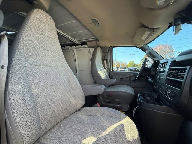 2025 Chevrolet Express Cargo WT