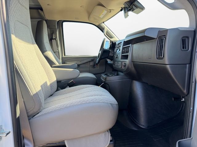 2025 Chevrolet Express Cargo WT