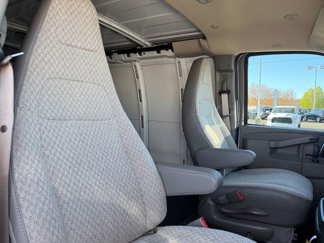 2025 Chevrolet Express Cargo WT