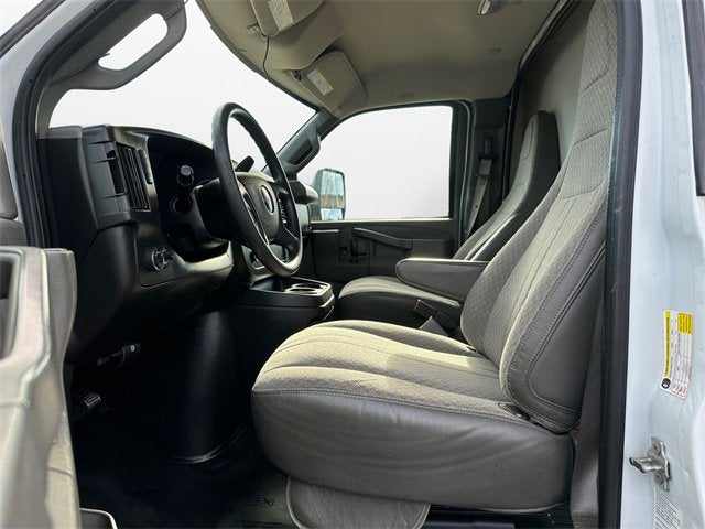 2017 GMC Savana Cutaway 3500 Base