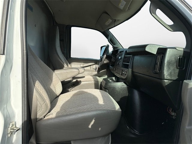 2017 GMC Savana Cutaway 3500 Base