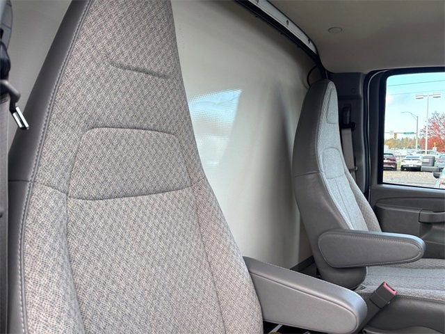 2023 GMC Savana Cutaway 3500 1WT