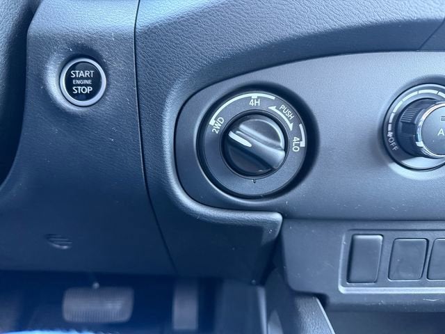 2023 Nissan Frontier SV