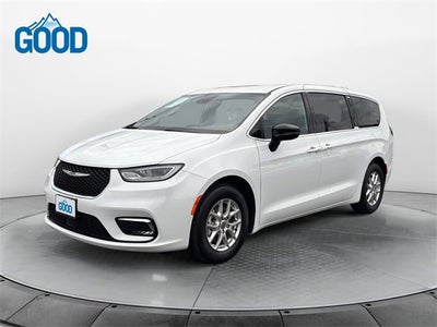 2024 Chrysler Pacifica Touring