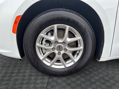 2024 Chrysler Pacifica Touring