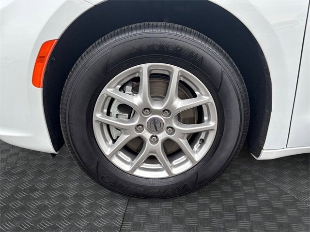 2024 Chrysler Pacifica Touring