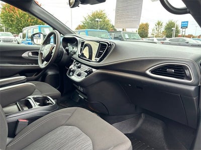 2024 Chrysler Pacifica Touring