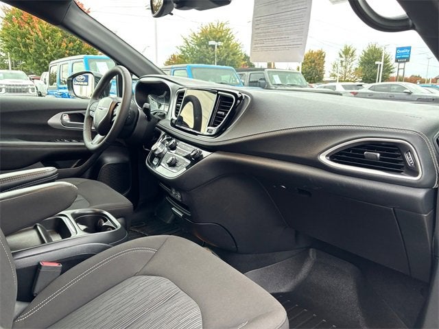 2024 Chrysler Pacifica Touring