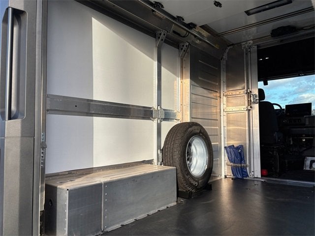 2024 BrightDrop Zevo 400 EJY