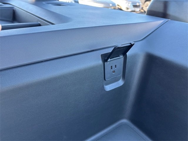 2024 BrightDrop Zevo 400 EJY