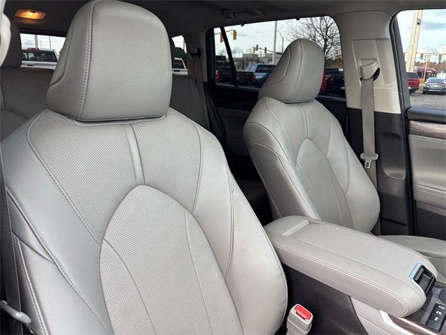 2022 Toyota Highlander Hybrid Limited