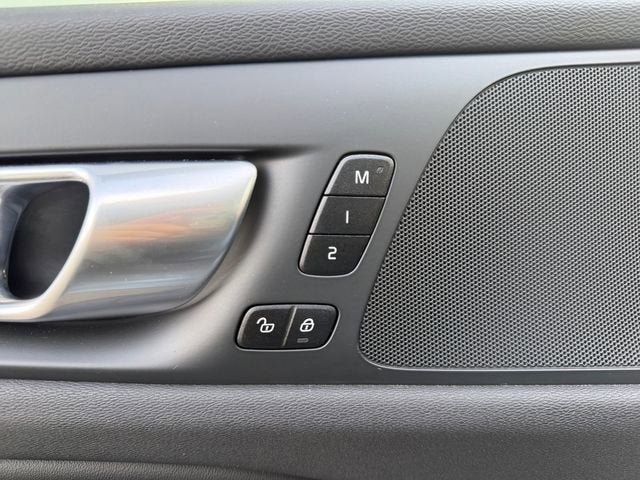 2024 Volvo S60 Core Dark Theme