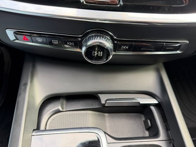 2024 Volvo S60 Core Dark Theme