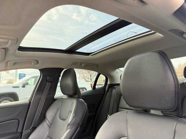 2024 Volvo S60 Core Dark Theme