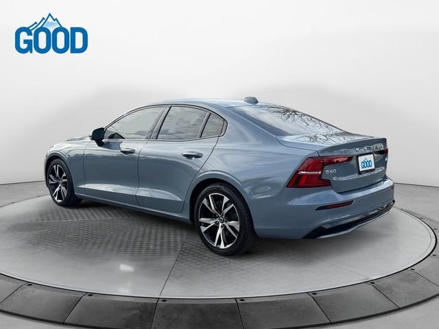 2024 Volvo S60 Core Dark Theme